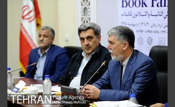 بازدید شهردار تهران از سی و دومین نمایشگاه بین المللی کتاب تهران 10