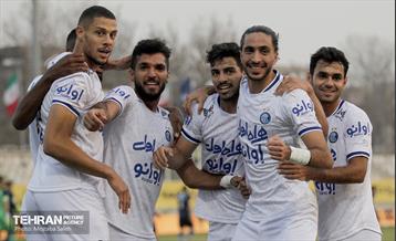 دیدار تیم‌های فوتبال پیکان و استقلال 14