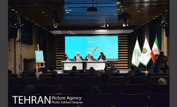 نشست گفتگو و بررسی کتاب تقاطع انقلاب  5