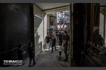 بیش از ۴۰ سال است که استفاده از نخل در بیشتر تکایای تهران برچیده شده است. حتی در بسیاری از تکیه ها نخل وجود خارجی ندارد.