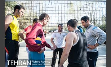 ورزش والیبال در پارک لاله‎ 16