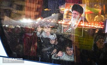 آیین بدرقه زائر اولی‌ها به‌ سوی عتبات عالیات در میدان انقلاب 13