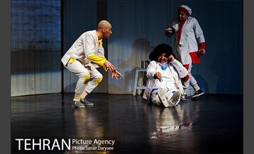 نمایش «یک سیب برای دو نفر»‎ 5