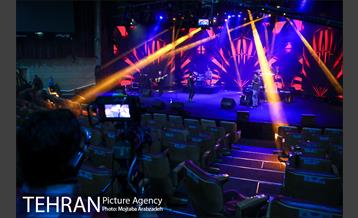 کنسرت آنلاین مهدی یغمایی 4