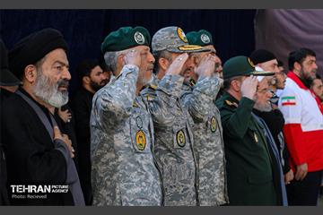 مراسم اقامه نماز بر پیکر آقای شهید ایران 54