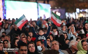 رویداد «شب ایران» در میدان انقلاب اسلامی 61