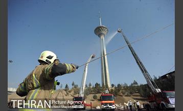 بازدید دکتر نجفی از مانور نیروهای آتش نشانی 14