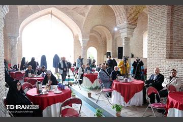 رونمایی از سردیس چهره‌های ماندگار در شهر تهران 22