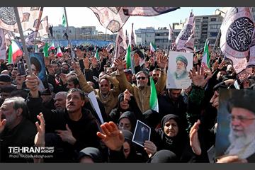 اجتماع مردم تهران در پی شهادت رهبر انقلاب - 2 35