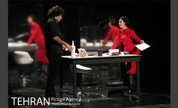 نمایش بانویی از اسلو‎ 24