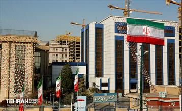 پرچم افتخار در ایام الله دهه فجر ۱۴۰۰ منطقه ۵