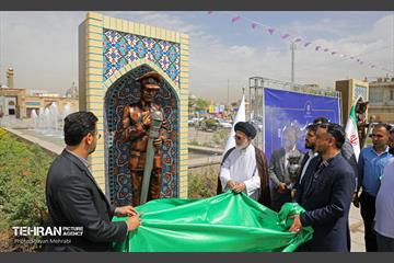 رونمایی از تندیس «خادم حرم» 13