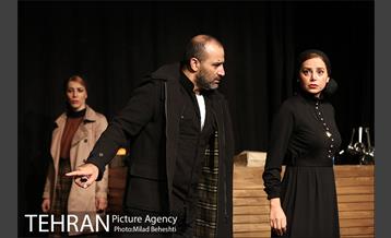 نمایش سنگ ها برای آنتیگون 11