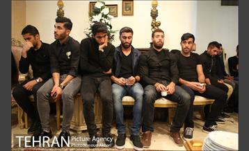 حضور بازیکنان و مربیان تیم استقلال در منزل مرحوم پورحیدری‎ 8