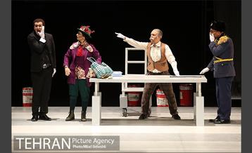 نمایش گرگاس ها یا روزبخیر آقای وزیر‎ 17