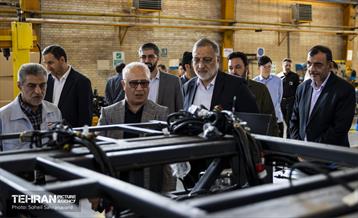 بازدید شهردار تهران از کارخانه خودروسازی «عقاب افشان» 31