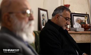 حضور شهردار تهران در منزل شهیدان الله کرمی 15