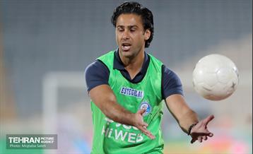 دیدار تیم‌های فوتبال استقلال و گل‌گهر 24