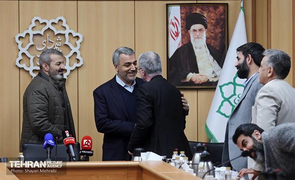 نشست هم‌اندیشی هیئت رئیسه اتاق اصناف تهران، روسای اتحادیه‌های صنفی تهران و هیئت امناء بازار تهران با شهردار تهران 63