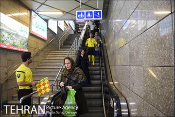 پرفورمنس داوران فوتبال در ایستگاه هفت تیر 28