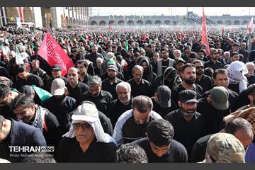 اقامه نماز بر پیکر آقای شهید ایران - 1 46