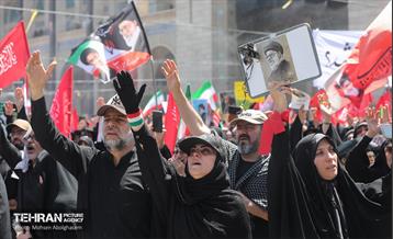 اقامه نماز بر پیکر آقای شهید ایران - 1 12