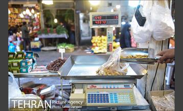 خرید شب یلدا در بازار امام حسین 22