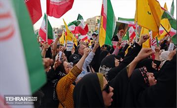 اجتماع مردمی در حمایت و تشکر از نیروهای مسلح در میدان انقلاب 38