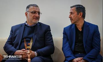 قرار خدمت؛ دیدار شهردار تهران با خانواده شهید آرمان علی وردی 10
