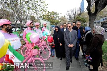 بازدید نماینده مجلس و استاندار تهران از نورزگاه بلوار کشاورز 13
