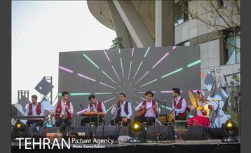 اجرای گروه موسیقی کوکری در برج میلاد تهران 1