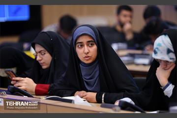 نشست صمیمانه شهردار تهران با فعالان دانشجویی 13