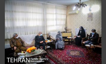 دیدار شهردار تهران با مادر شهیدان خالقی پور 6