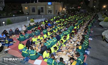 ضیافت یک هزار نفری افطار شهرداری منطقه ۵