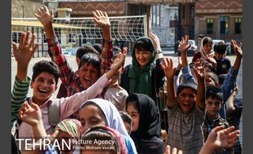 نواختن زنگ مدرسه کودکان کار مرکز پرتو توسط هانیه توسلی 15