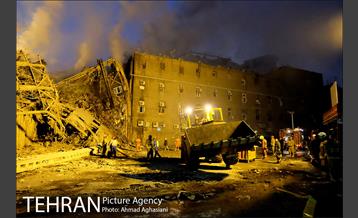 تلاش شبانه برای نجات آتش نشانان بازمانده در پلاسکو 2