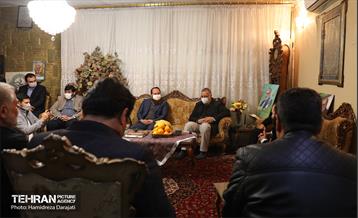حضور شهردار تهران در منزل شهید فخری زاده در سالگرد شهادت  12