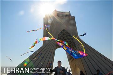 همایش زنگ تحرک و جشنواره بادبادک ها در میدان آزادی 1