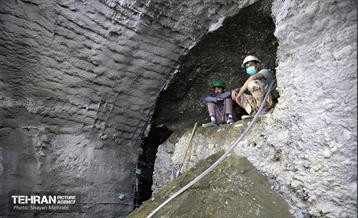 بازدید اعضای کمسیون حمل و نقل شورای اسلامی شهر از ایستگاه تقاطعی مترو توحید 19