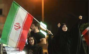 تجمع شب سی‌وچهارم در میدان انقلاب 17