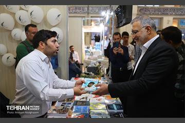 بازدید شهردار تهران از سی‌وپنجمین نمایشگاه بین‌المللی کتاب تهران 16