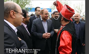 بازدید شهردار تهران از نمایشگاه نوروزی عطر یاس و مرکز اسکان نوروزی منطقه ۲۰ 13