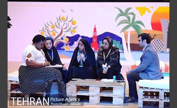 دیدار زهرا بهروزآذر مدیرکل امور بانوان شهرداری تهران با آنجلا مواى  4