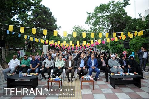 جشن بزرگ جوانان و افتتاح اولین رادیو محلی 8