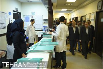 بازدید شهردار تهران و وزیر بهداشت از مراکز پزشکی و درمانی شهر 9