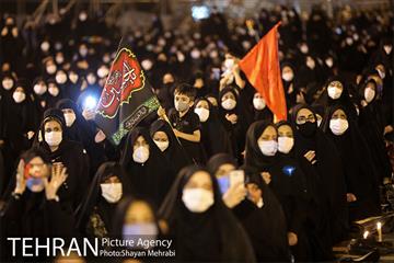 مراسم شام غریبان در میدان امام حسین(ع) 35