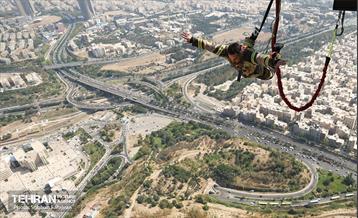 مسابقه پله‌نوردی آتش‌نشانان در برج میلاد 13