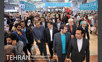 بازدید حسینی مکارم سرپرست شهرداری تهران ار نمایشگاه کتاب 21