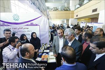 بازدید شهردار از نمایشگاه دستاوردهای معاونت توسعه منابع  انسانی شهردار تهران 5