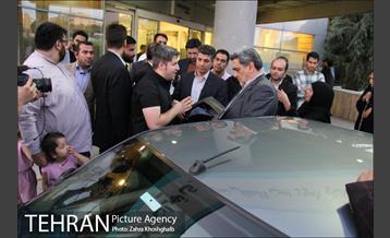 بازدید پیروز حناچی شهردار تهران از هفدهمین نمایشگاه عطر سیب 14